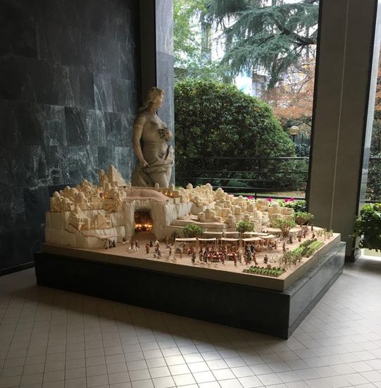 Unterwegs sehen wir diese schöne Krippe