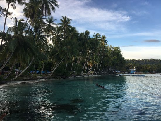 Blick vom Steg Richtung Strand (linke Seite)