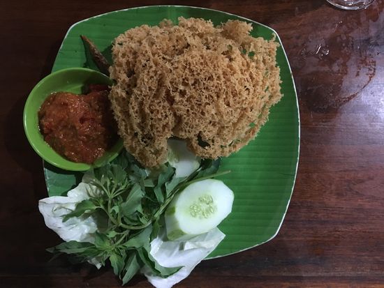 Unser Abendmahl ( Hühnchenflügel mit Crispis)