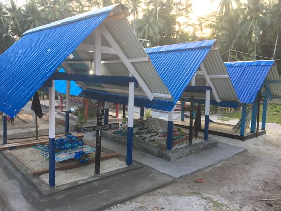 ...diese immer, wie kleine Häuser, komplett überdacht werden, den Grund dafür bekomme ich noch raus