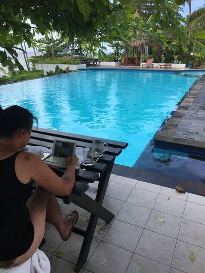 ...alles unter strenger Aufsicht der Autorin....der Kameramann hat noch frei und genießt sein Stückchen „Freiheit“ bevor es wieder auf Entdeckungtour mit seiner Ausrüstung geht