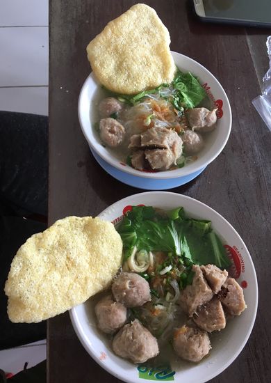 Unser Mittagessen „Sup Bakso“, ein wirklich „leggor“ frisch zubereitetes Süppchen
Bakso=Meatballs