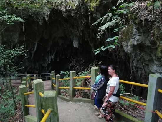 Abstieg in die „Bunkerhöhle“