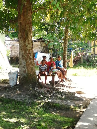 Einwohner bei Ihrer Lieblingsbeschäftigung...abhängen bzw. „nüscht machen“