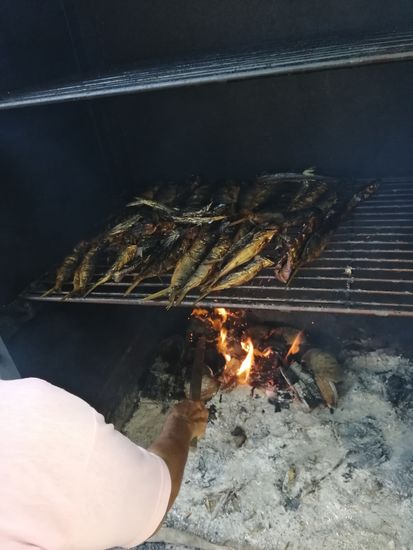 ...und wieder sollen wir probieren, nur leider geht nichts mehr rein-wir sind noch satt von unserem Fisch...