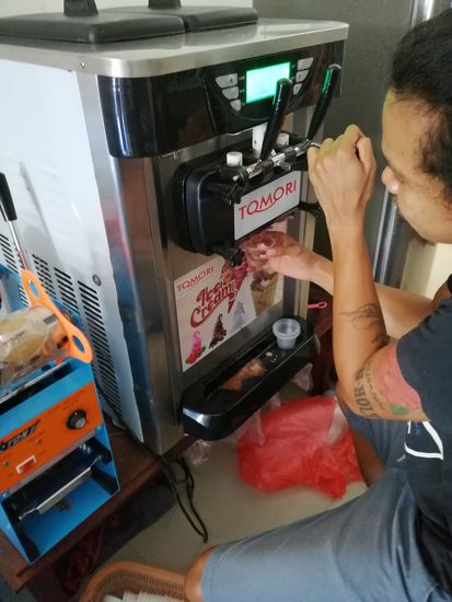 unser erstes einheimisches selbstgemachtes Eis...und das schmeckt