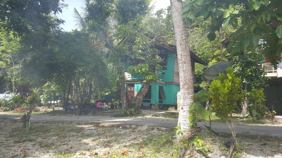 1996 war hier ein großer Tsunami—davon war uns nichts bekannt—von dem späteren, 2006 wurde die Insel Biak verschont