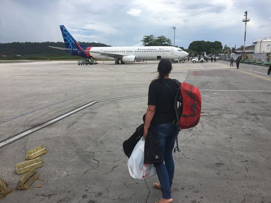 Mit deutlich abgespeckten Gepäck: Ich habe alle meine Klamotten Susi gegeben. Sie hat Stellen, wo die gebraucht werden. Ich habe nur noch das, was ich trage