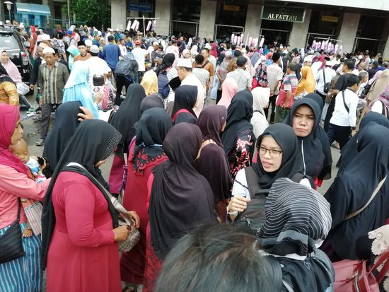 Da heute Sonntag ist, ist es proppevoll hier....