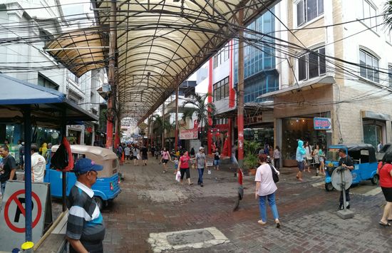 Wir gehen durch kleine Gassen...