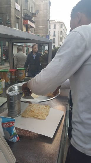 Hier gibt es eine Süßspeise—ähnlich unseren Crepes