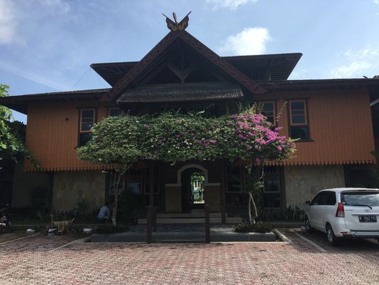 Seiteneingang vom „Arsela Hotel“