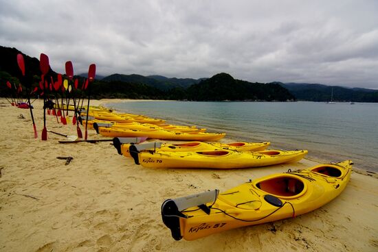 Diese Kayaks lassen wir links liegen. Es steht etwas mehr Action auf dem heutigen Programm.