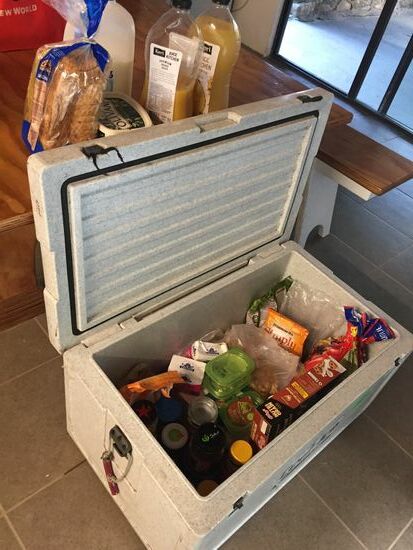 Das ist unsere Frühstücksbox. Benny hat pro Person pro Frühstück  2,5 Dollar zur Verfügung und versucht das Beste dafür rauszuholen.