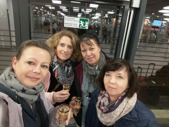 Um 5 Uhr sind wir bereit zum einchecken...