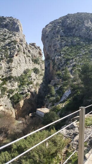 Nun sind wir aber fast die letzten und können den Weg ohne Menschenmassen genießen