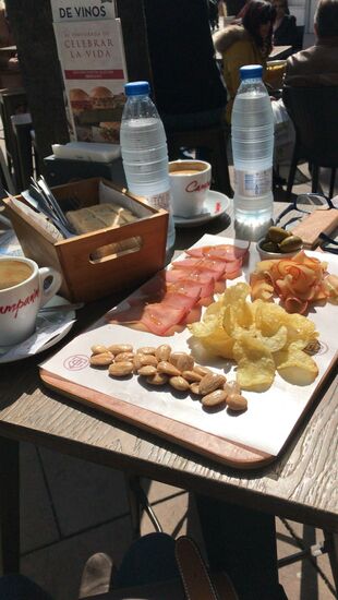 .....und essen Tapas...