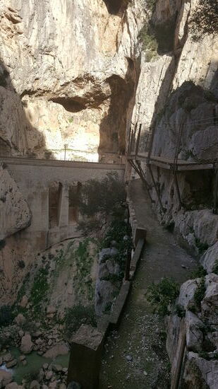 ...und immer wieder sieht man unter dem neuen, auch den alten Weg...