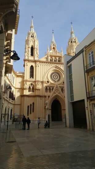 Die Kathedrale von Malaga, " Die kleine Einarmige"
1528-1783 wurde an ihr gebaut. Weil die Bürger genug hatten von den Sonderzahlungen, wurde der Bau dann ohne Fertigstellung des 2. Turms eingestellt