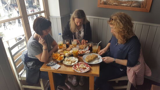 Wir bekommen unendlich viele Tapas Ufer kleines Geld...