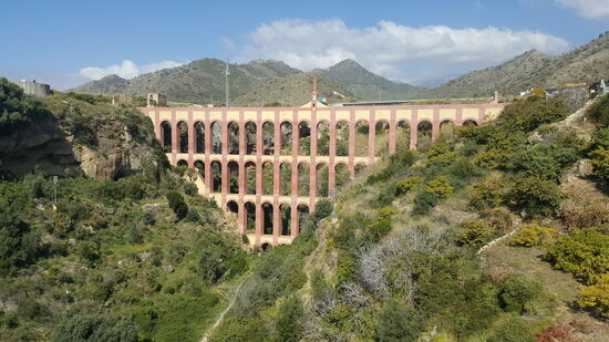 Das Aquäduct von Nerja—nur 15 Minuten zu Fuß von der Höhle...