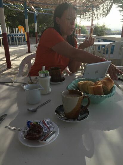 Unser 2. französisches Frühstück...nüscht Aufregendes aber völlig ausreichend bei der Hitze....ein Cafe ist inclusive, jeder weitere wird berechnet!!