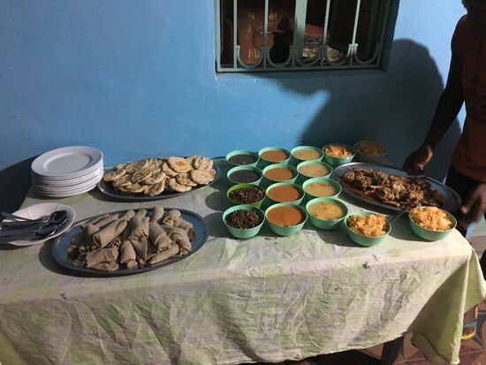 Es gibt sehr spät Abendessen..