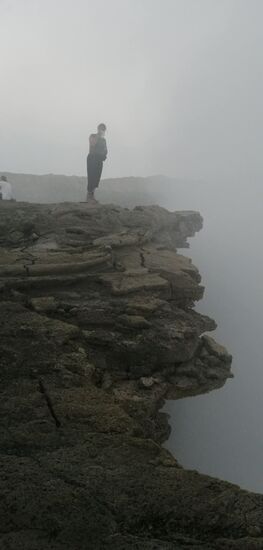 Gruselig....unten brodelt die Lava!