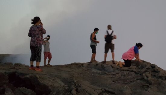 Dann ist es lustig, zu beobachten, was einige—die dicke Chinesin z.B. an Akrobatik leisten, um Fotos zu machen...