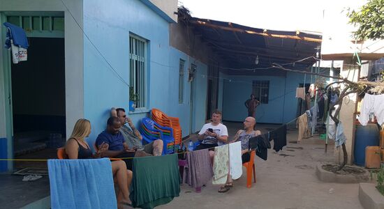 Dann wieder ins Dorf wo wir übernachten  und Dinner bekommen. Hier haben erstmal alle ihre Wäsche aufgehängt und nutzen das Wifi