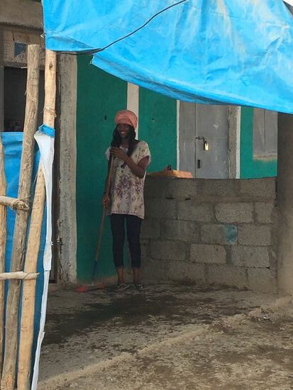 Es wird der Staub zusammengefegt...