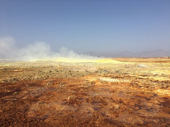 Bald sehen wir diese fantastische, bizarre Landschaft...