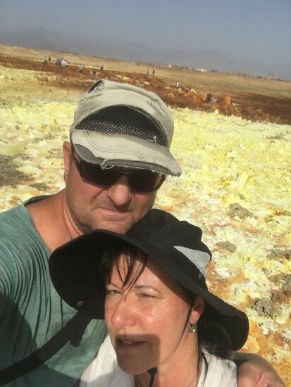 Hitze von oben und heiße Schwefelgase von unten...festes Schuhwerk und ausreichend Flüssigkeit sind wichtig!!