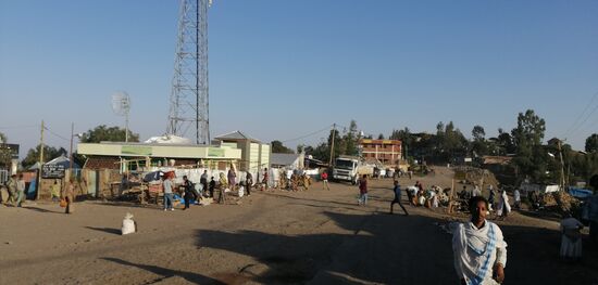 Die City von Lalibela—leider mal wieder ohne Strom, so bekommen wir keinen Maschinenkaffee, nur den Traditionellen—das ist ist nur recht