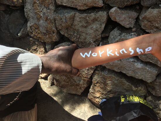 Zur Abwechslung erstmal die Kinder etwas „Beschriften“