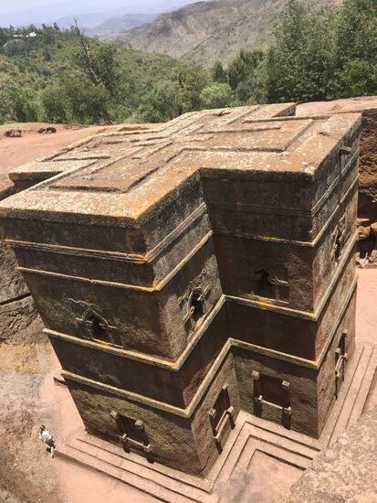 Das muss doch ewig gedauert haben, mit den damaligen Mitteln diese Kreuzkirche aus dem Felsen zu meißeln