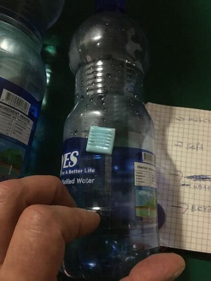 Kleine Flasche Wasser - hellblau