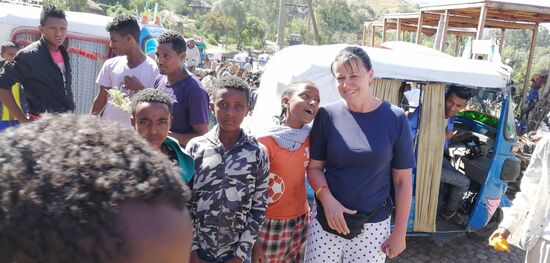 Wie so überall, werden wir gleich von einer Scharr von Kindern umringt..einige von denen kannten wir aber schon