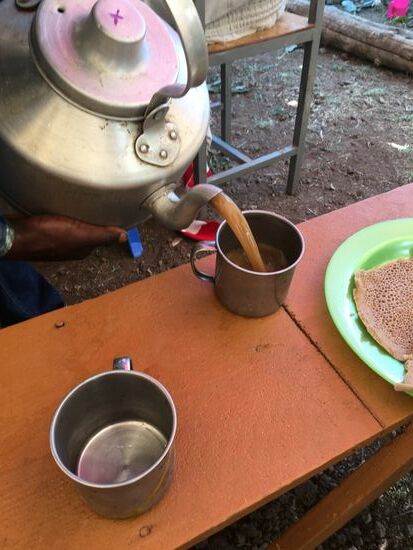 Das sogenannte „Durchfallbier“ der Äthiopier...Tipp...nicht trinken...könnte im wahrsten Sinne des Wortes „komplett nach Hinten losgehen“
