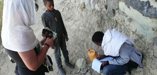 Hier ist der "Ticket Schalter" und wir bekommen für 350 Birr p.P. unsere aufwändigen Tickets