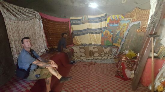 Heute ist nur die für den Priester geöffnet, die dürfen wir nutzen