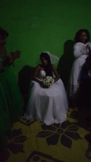 Sie ist sichtbar erschöpft