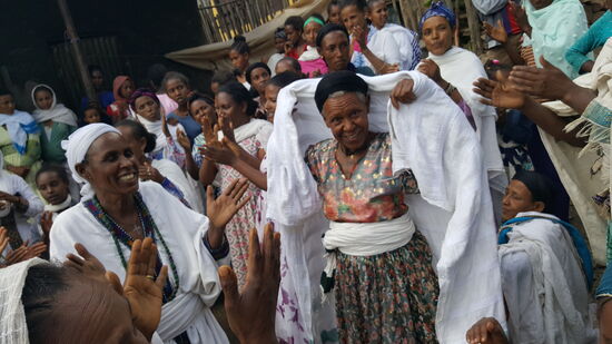 Und sie freuen sich über die vielen Zuschauen und auch über uns!