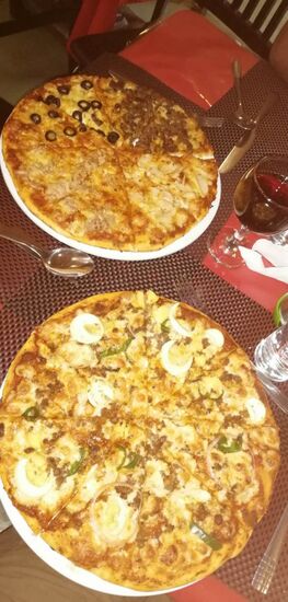 Ich glaube, die Pizza ist schuld, dass ich mich später im Flieger 2x übergeben mußte!