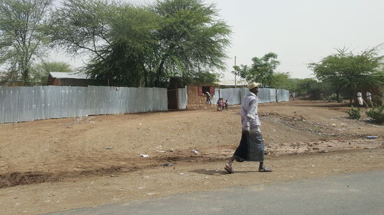Wir fangen auf der Fahrt wieder einige Bilder vom Leben in den Dörfern Äthiopiens auf...