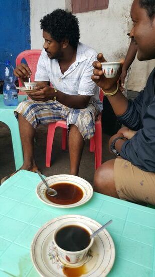 Ojeee. Nix für pingelige....so ein Kaffee kostet 20 Cent ...