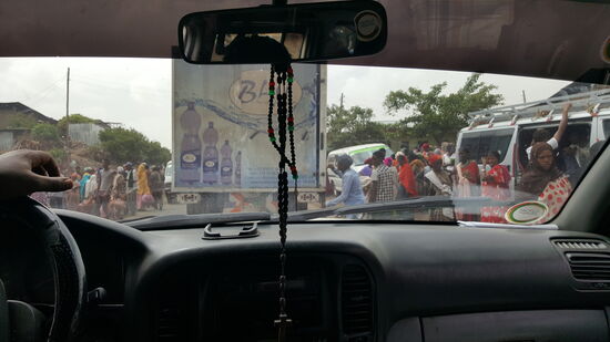 Wir quälen uns im Schneckentempo durch die kleinen Orte...