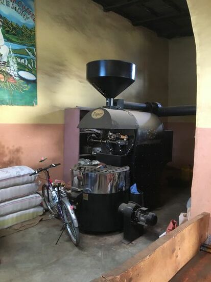 KAffee ist eine der Haupteinnahmequellen von Äthiopien—hier eine Rösterei...