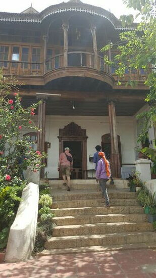 Das Museum des Kaisers “Haile Selassi” er wurde der Rasta-KAiser genannt.
Er besuchte Santiago de Kuba, wo es seit langer Zeit nicht geregnet hatte.
Zufällig regnete es als er dort war und man glaubte, dass er den Regen brachte.
Folgan wurde er als -“Regenmann” verehrt