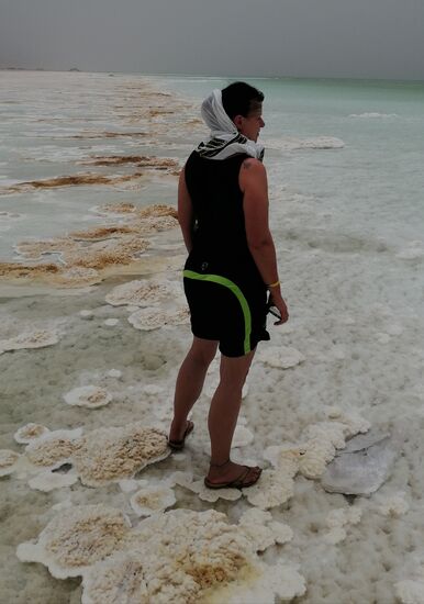 Mamma "Afrika" ist überwältigt von diesem Anblick....soviel Salz und noch viel me "Meer"